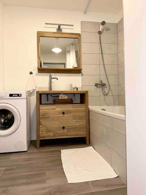 Lou Paseo : Appartement Brocante Centre Historique LʼIsle-sur-la-Sorgue Екстериор снимка